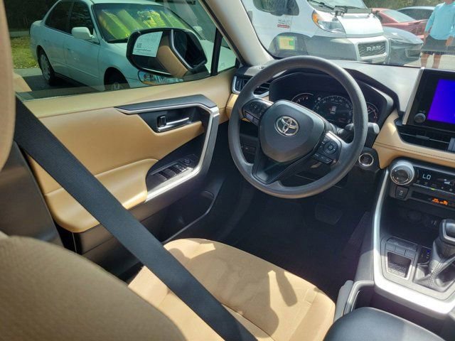 Used 2025 Toyota RAV4 XLE FWD image 22