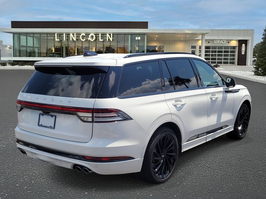 Used 2025 Lincoln Aviator Reserve w/ Jet Appearance Package RWD image 4