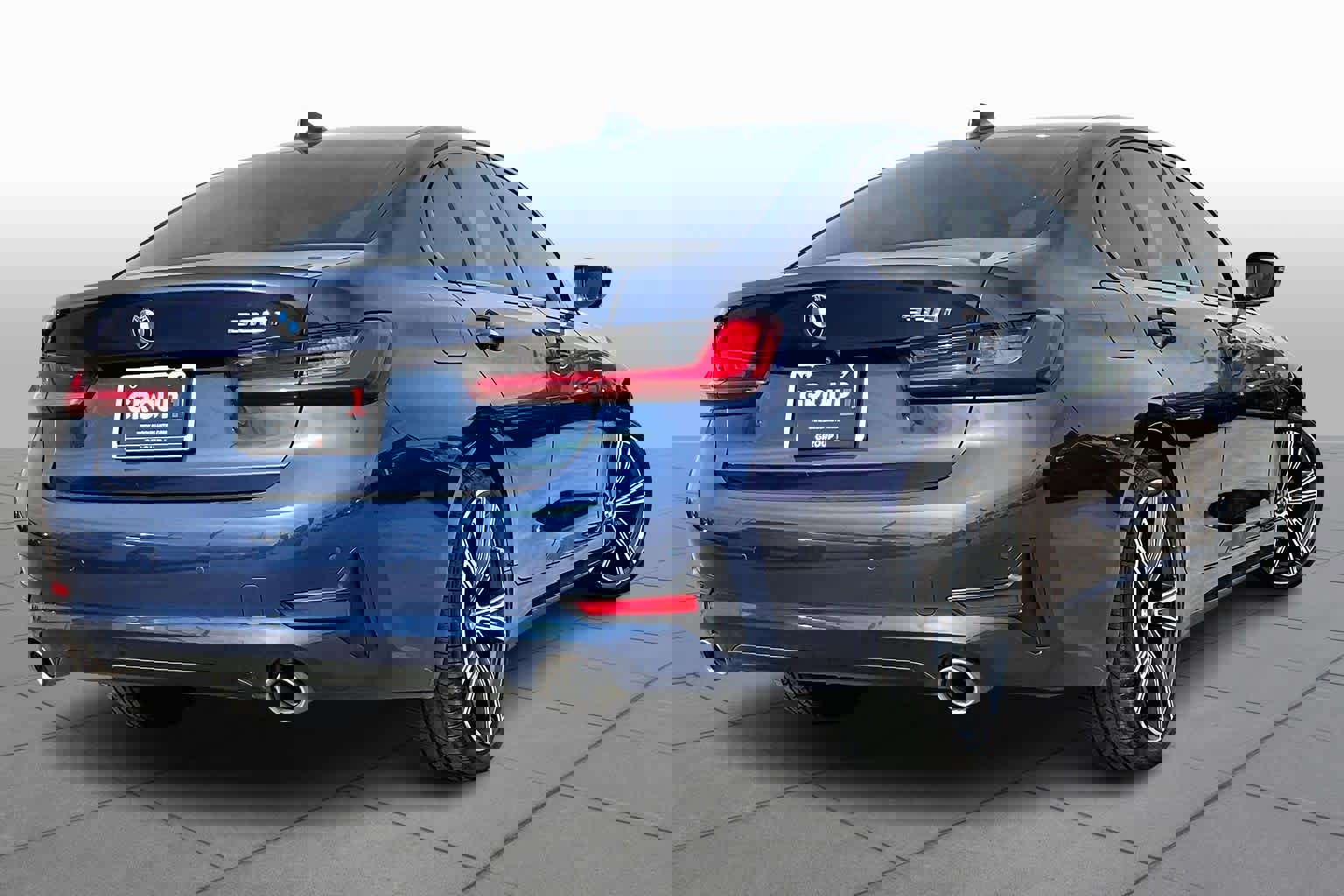 Used 2022 BMW 330i Sedan w/ Driving Assistance Package image 13