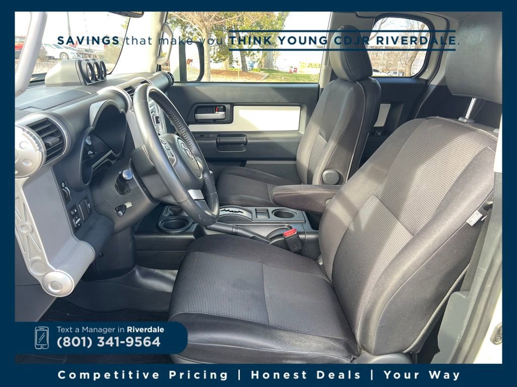 Used 2014 Toyota FJ Cruiser 4WD w/ Upgrade Package image 9