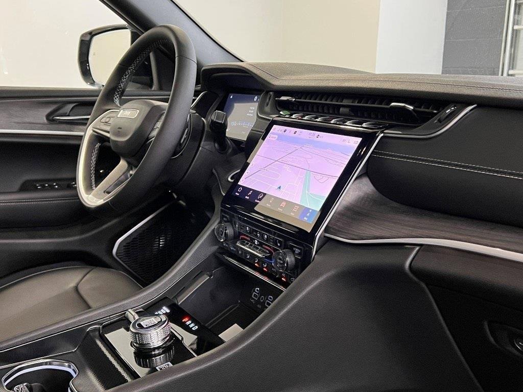 New 2025 Jeep Grand Cherokee L Limited w/ Luxury Tech Group II image 7