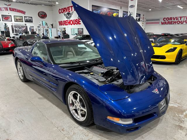 Used 2004 Chevrolet Corvette Coupe w/ Preferred Equipment Group RWD image 32