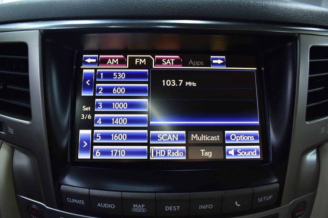 Used 2015 Lexus LX 570 4WD image 35