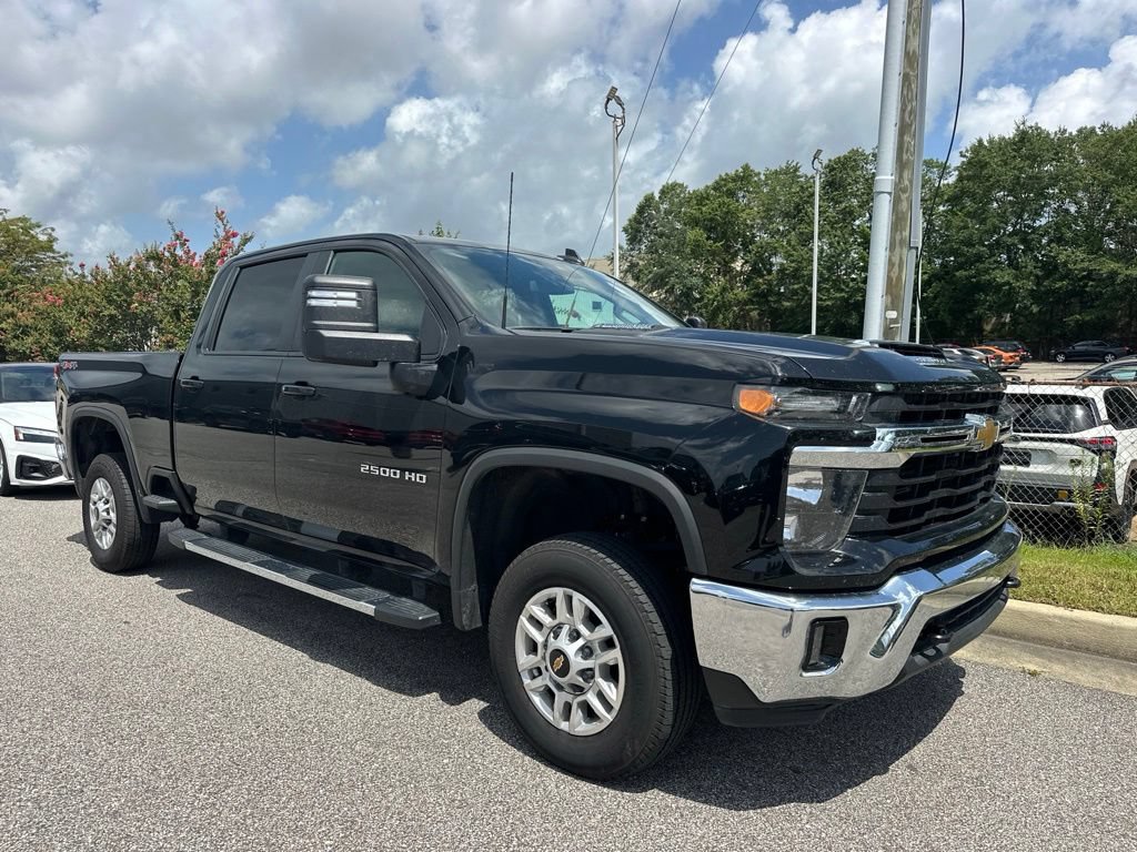 Used 2025 Chevrolet Silverado 2500 LT w/ Convenience Package AWD/4WD image 1