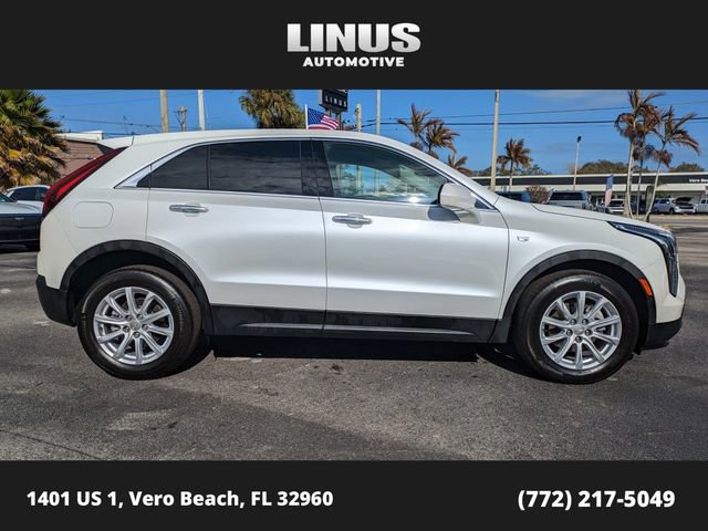 Used 2023 Cadillac XT4 Luxury w/ Cold Weather Package image 3
