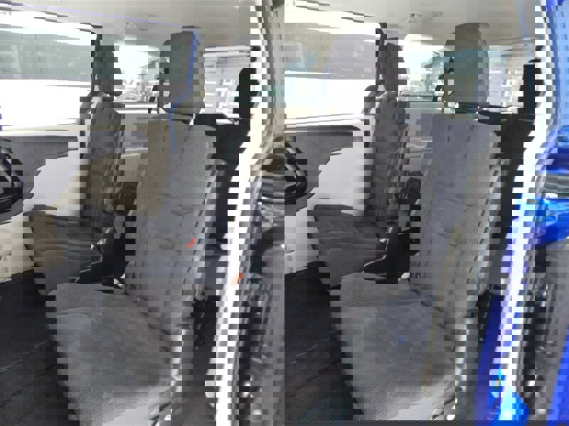 Used 2018 Dodge Grand Caravan SE w/ UConnect Hands-Free Group image 18