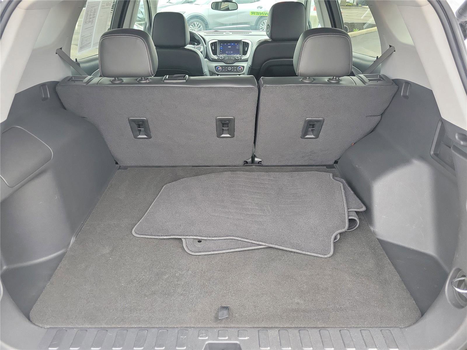 Used 2023 GMC Terrain SLT image 9