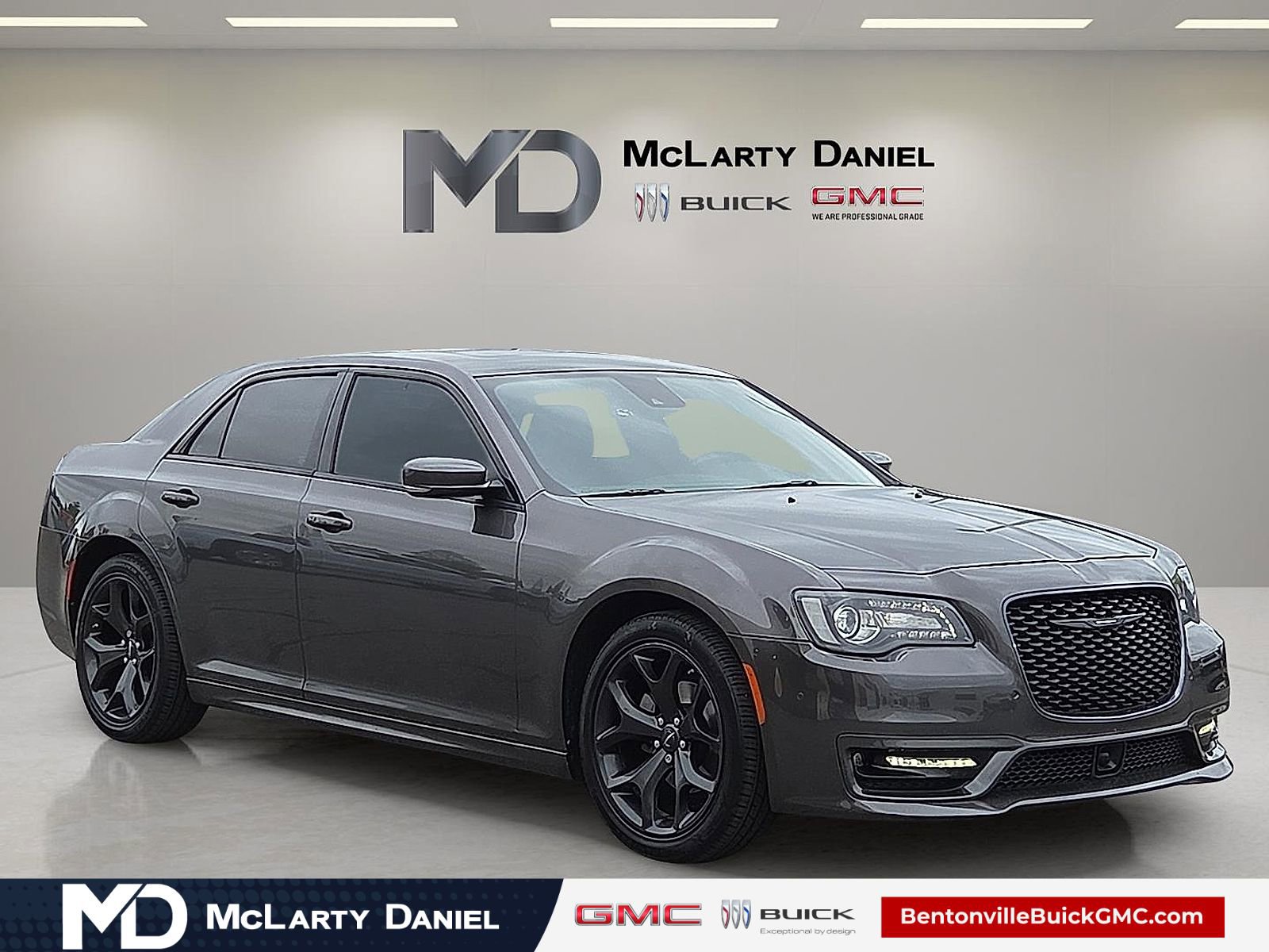 Used 2023 Chrysler 300 Touring L w/ Popular Equipment Group image 1