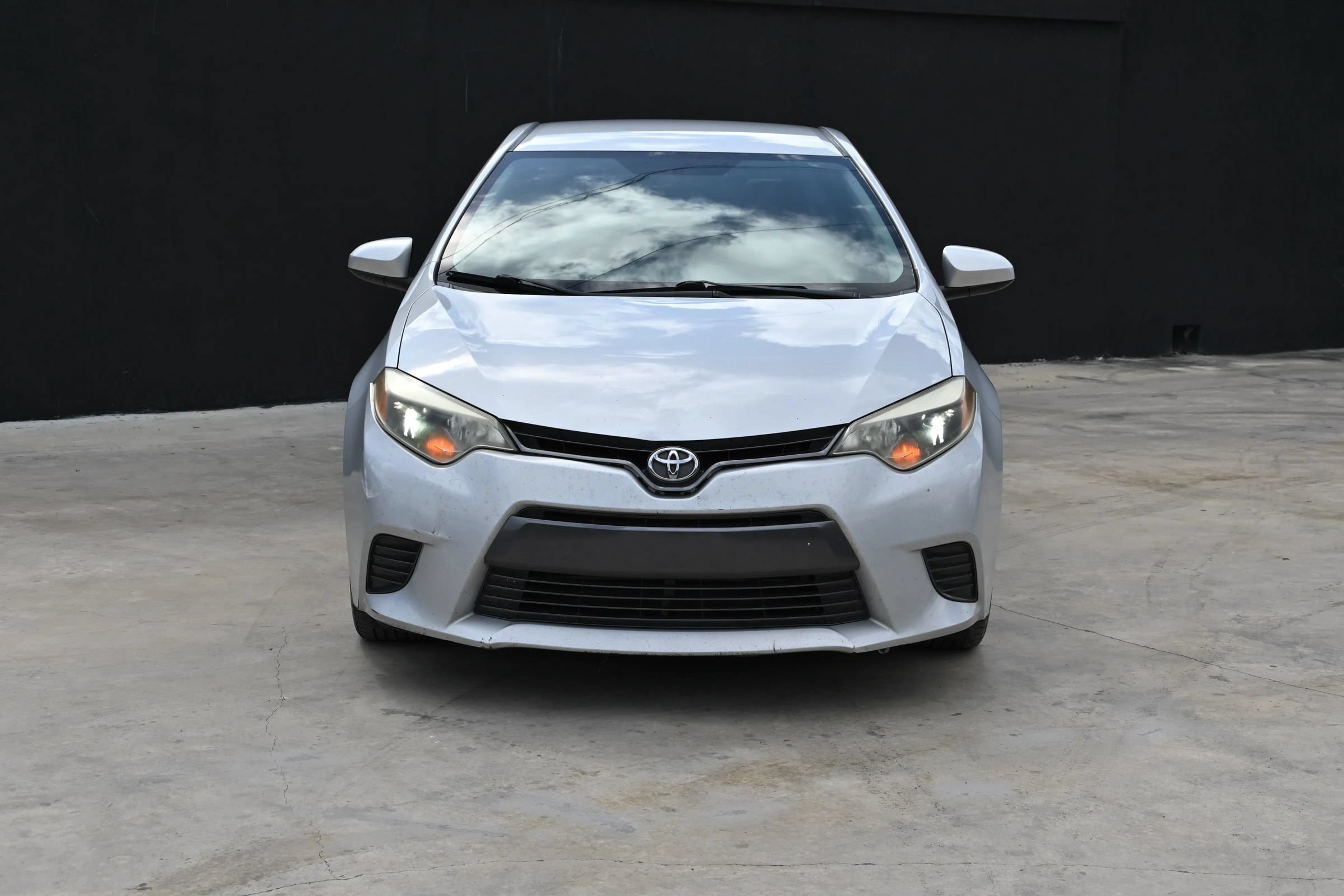 Used 2015 Toyota Corolla LE FWD image 2
