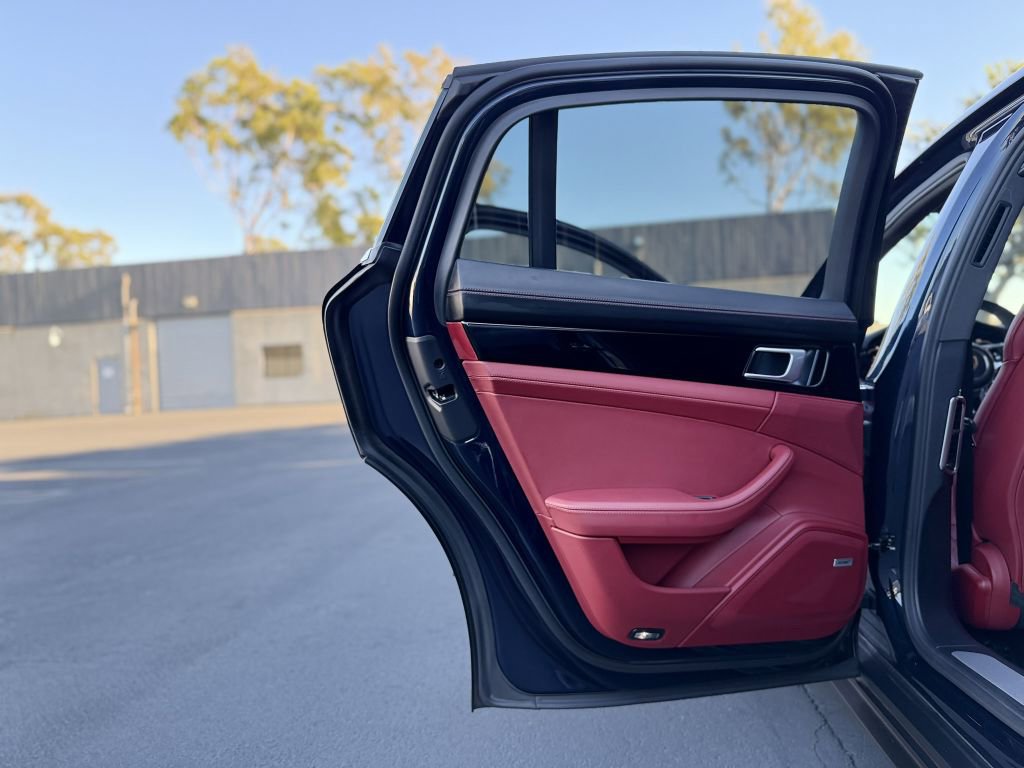 Used 2018 Porsche Panamera 4S image 27