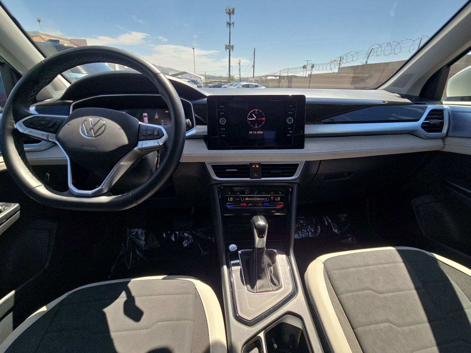Used 2025 Volkswagen Taos SE FWD image 14
