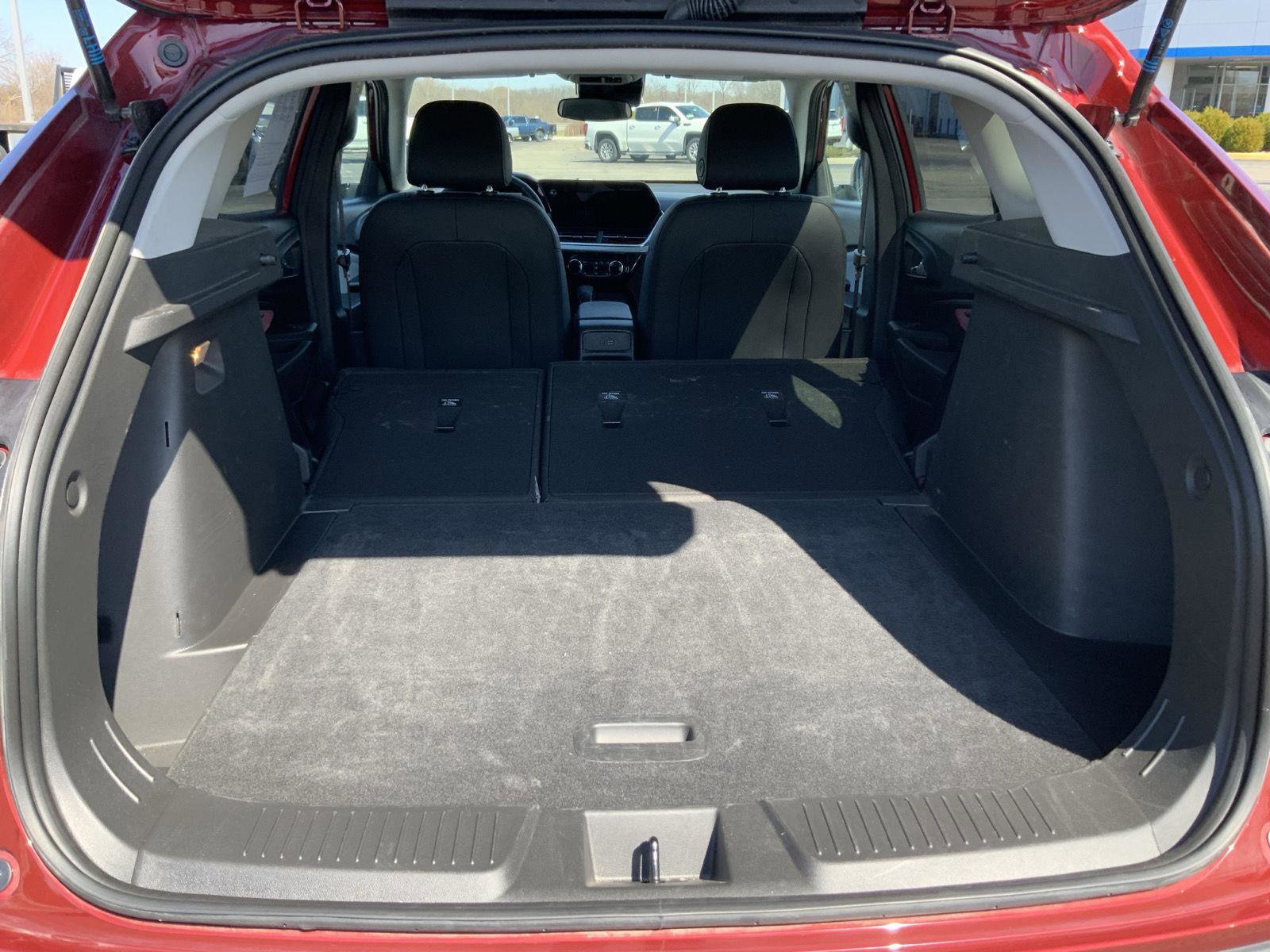 Used 2025 Chevrolet Trax LT w/ LT Convenience Package image 11