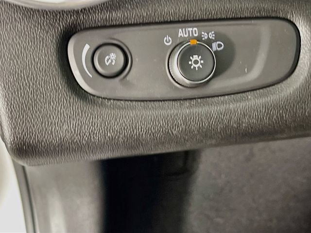 Used 2025 Chevrolet Trax ACTIV w/ Sunroof Package FWD image 11