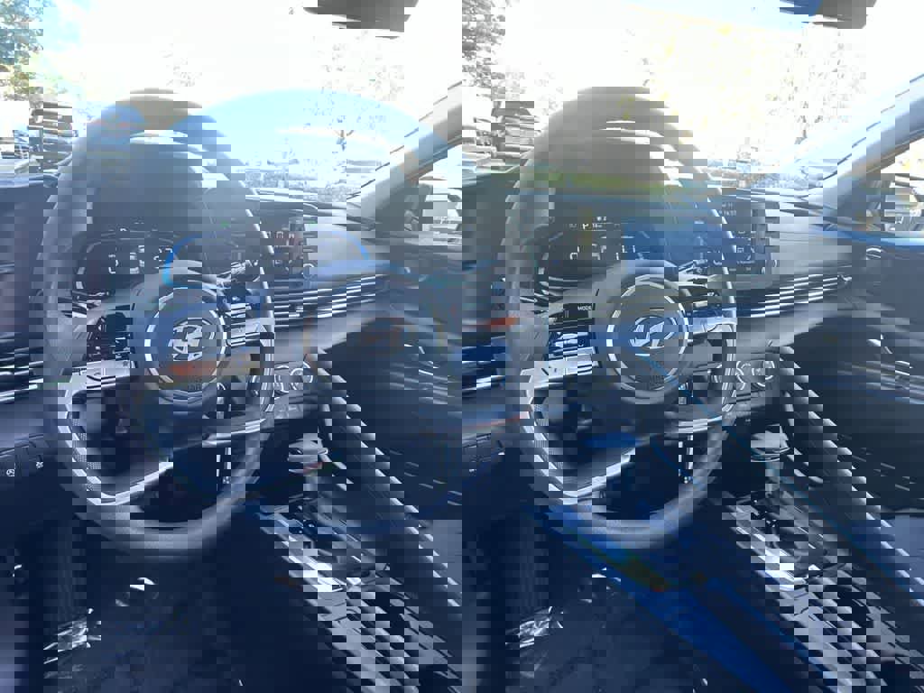 Used 2025 Hyundai Elantra SE image 13