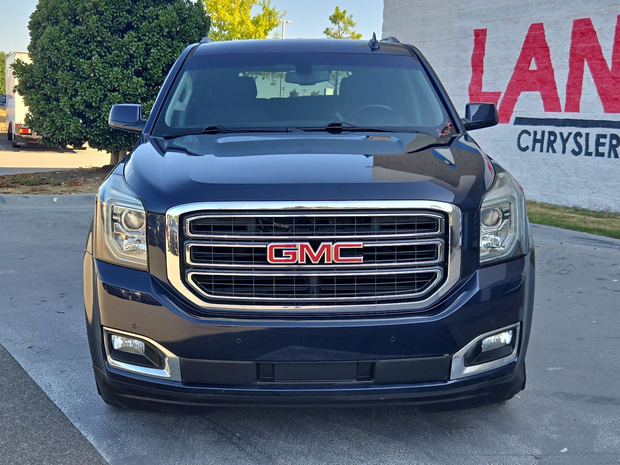 Used 2019 GMC Yukon SLE w/ SLE Value Package AWD/4WD image 2