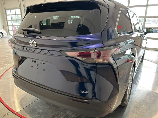 New 2026 Toyota Sienna XLE image 7