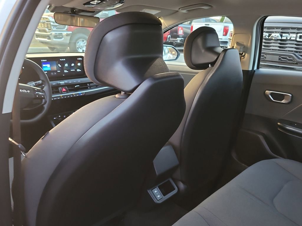 Used 2025 Kia K4 LXS image 9