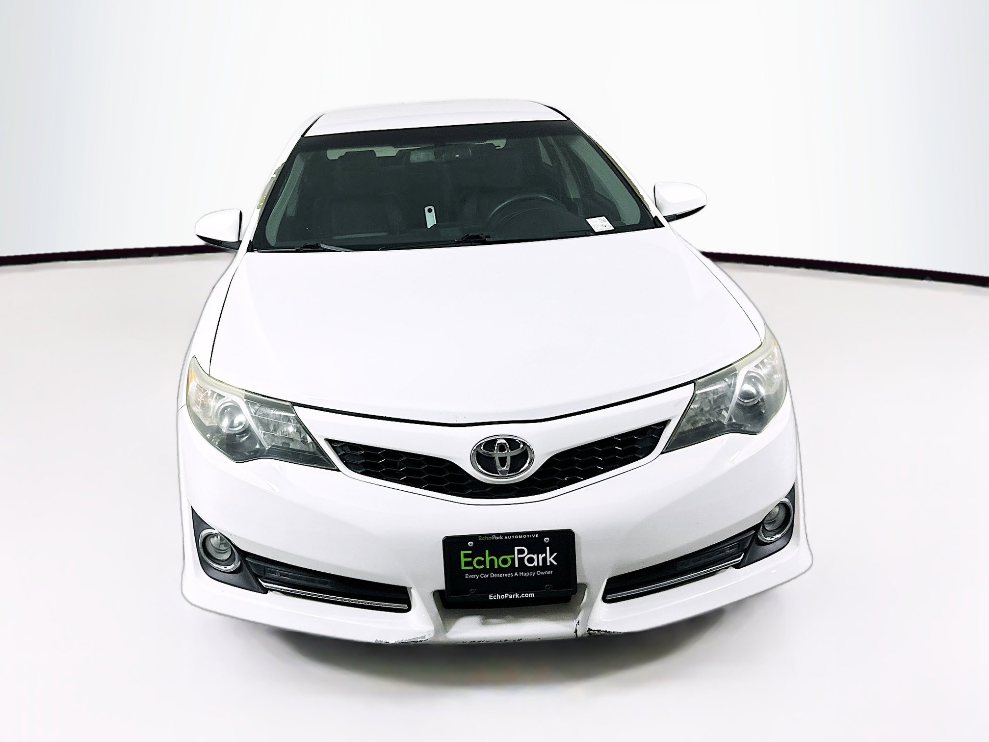Used 2014 Toyota Camry SE image 2
