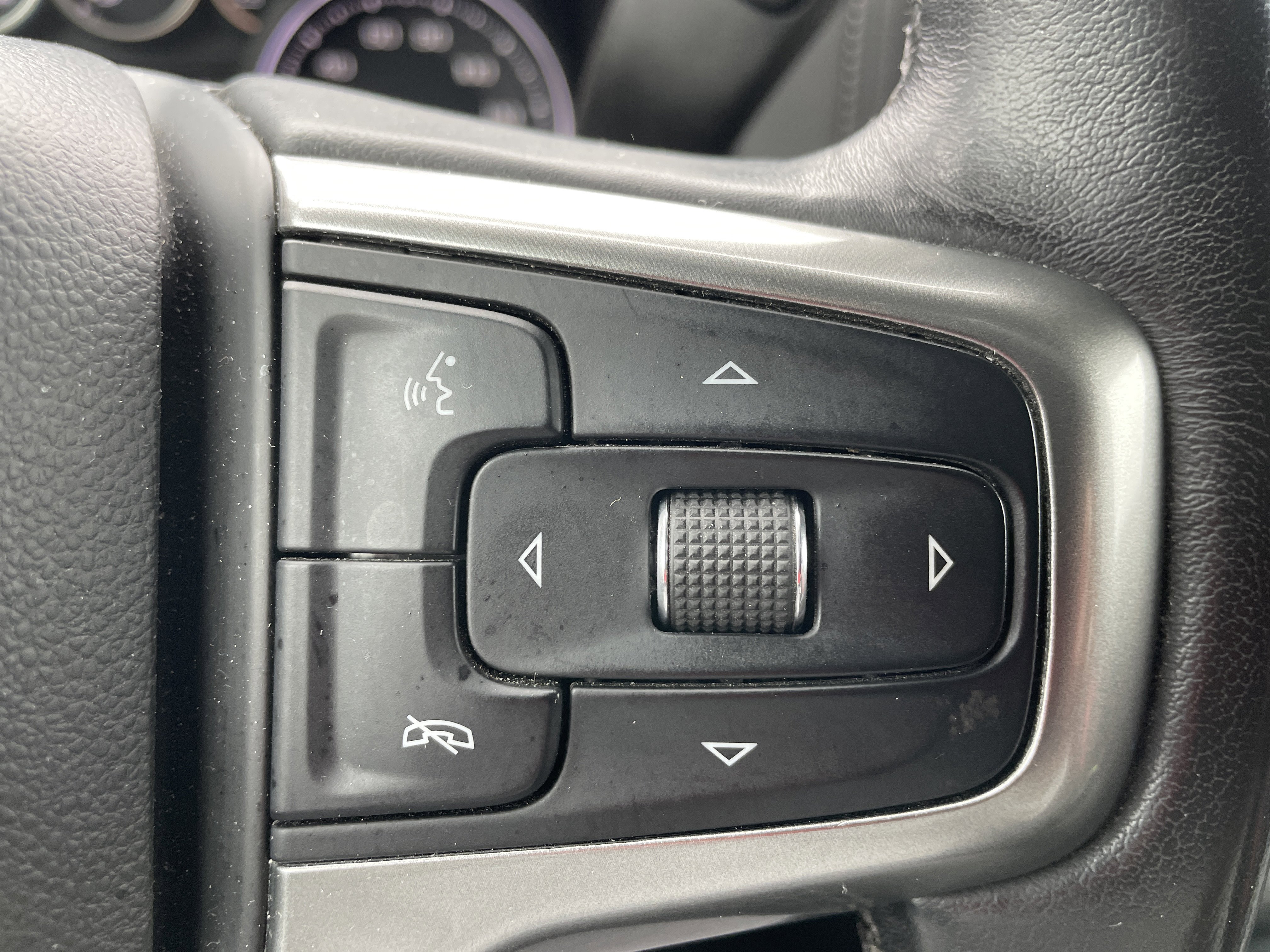 Used 2019 Chevrolet Silverado 1500 LTZ image 29