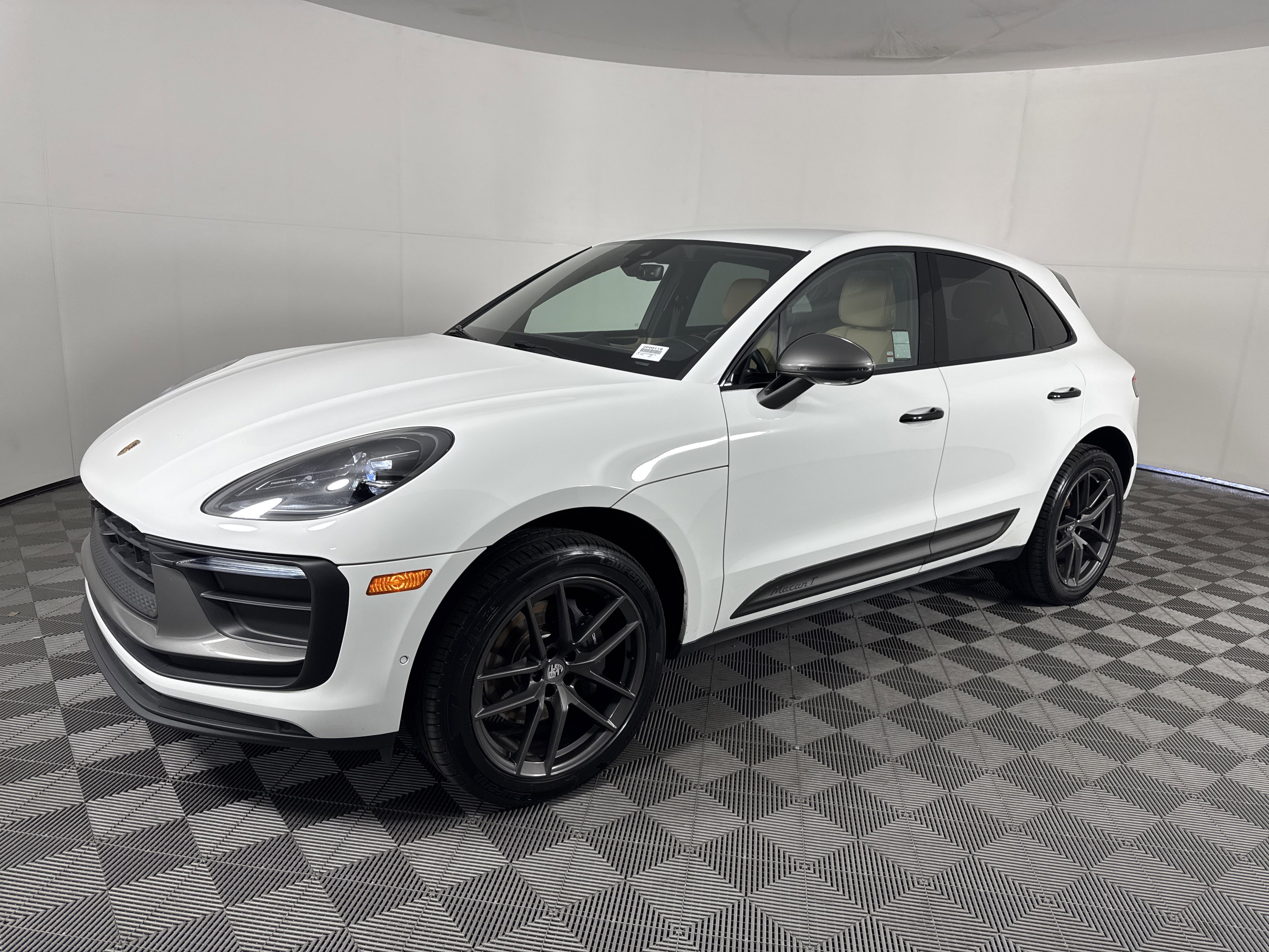 Used 2023 Porsche Macan Turbo image 9