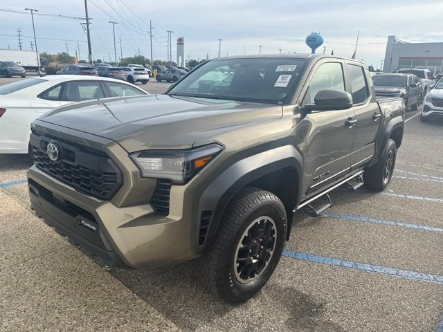 Used 2024 Toyota Tacoma TRD Off-Road w/ TRD Off Road Upgrade Package AWD/4WD image 9