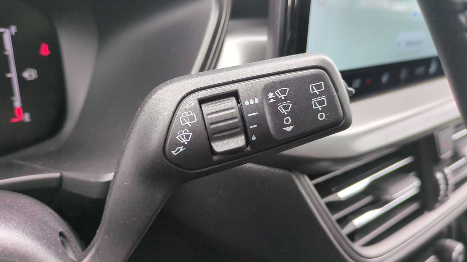 New 2025 Ford Escape SE FWD image 21