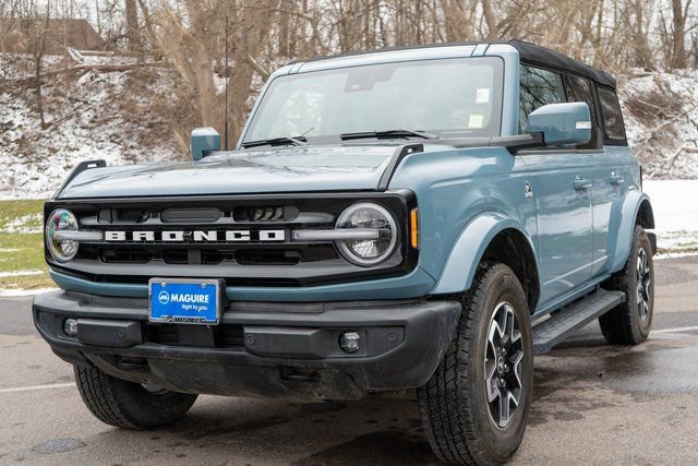 Used 2023 Ford Bronco Outer Banks image 2