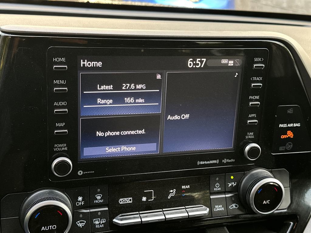 Used 2021 Toyota Highlander LE AWD/4WD image 24