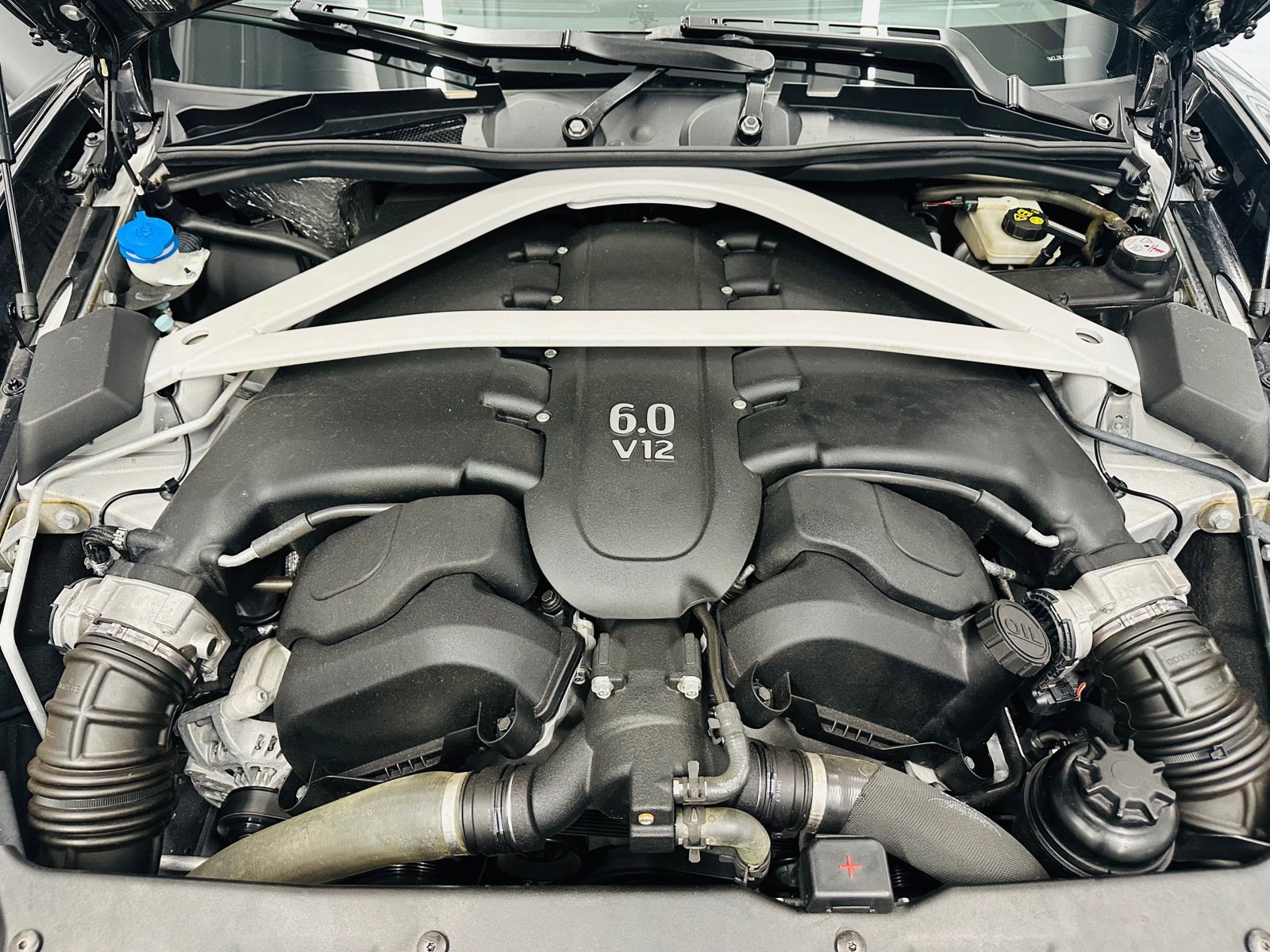 Used 2018 Aston Martin Vanquish S RWD image 19