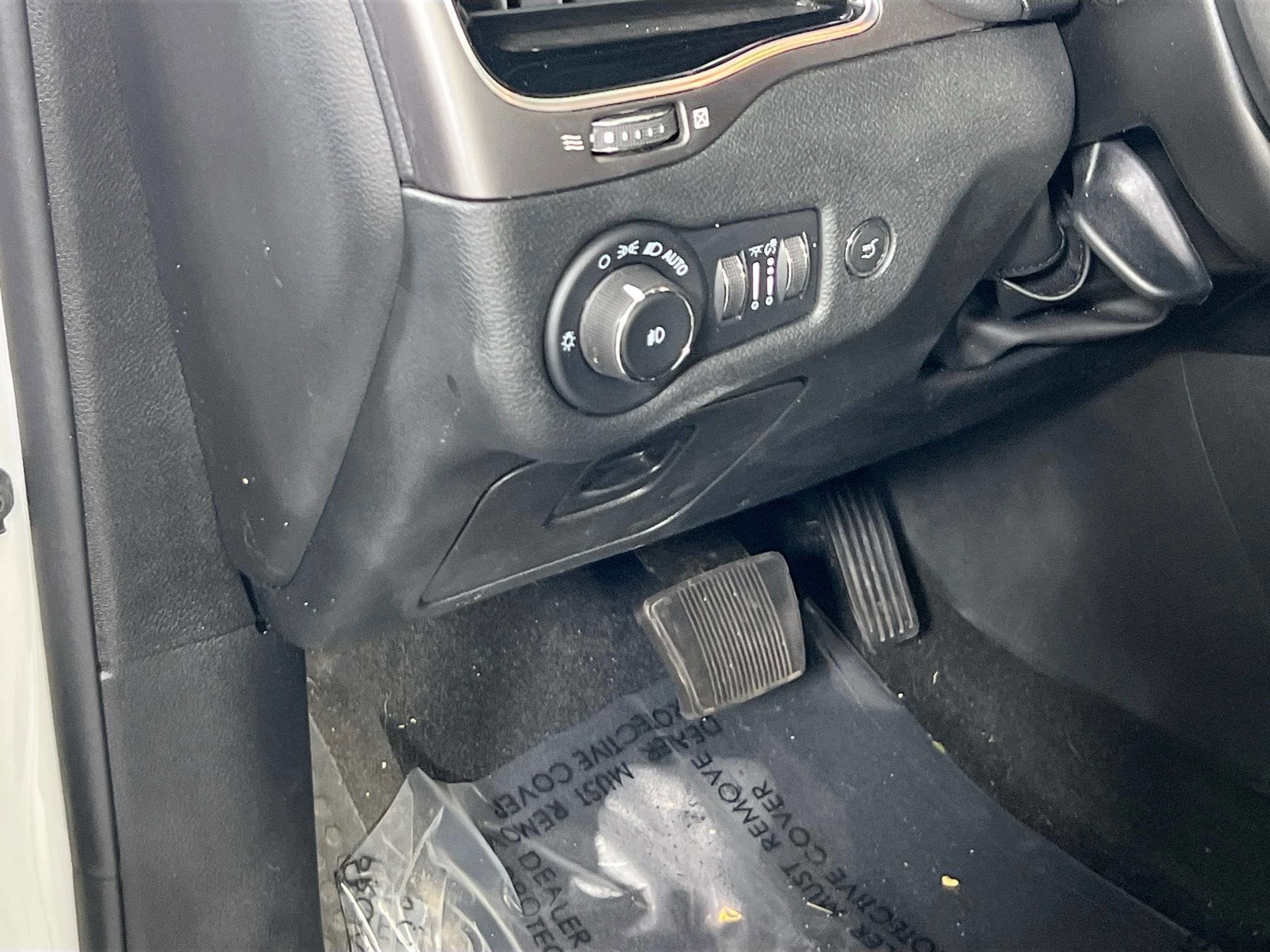 Used 2022 Jeep Cherokee Limited image 10