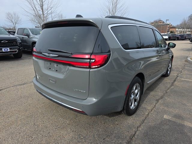 Used 2023 Chrysler Pacifica Limited FWD image 4
