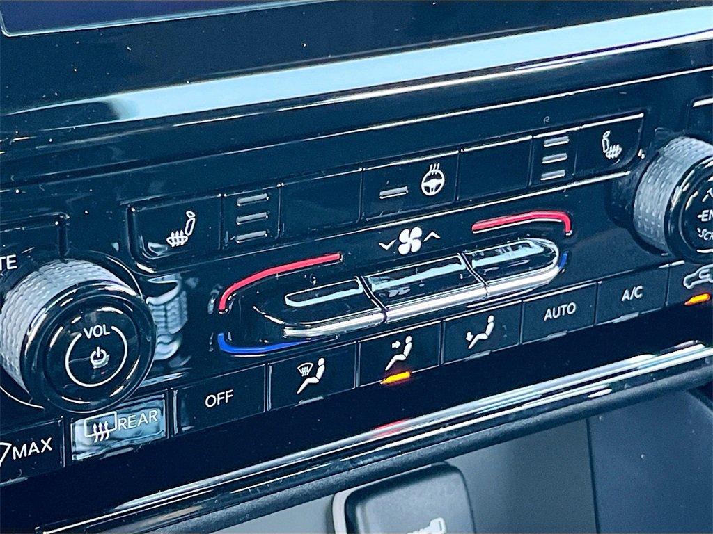 New 2025 Jeep Grand Cherokee L Altitude image 19