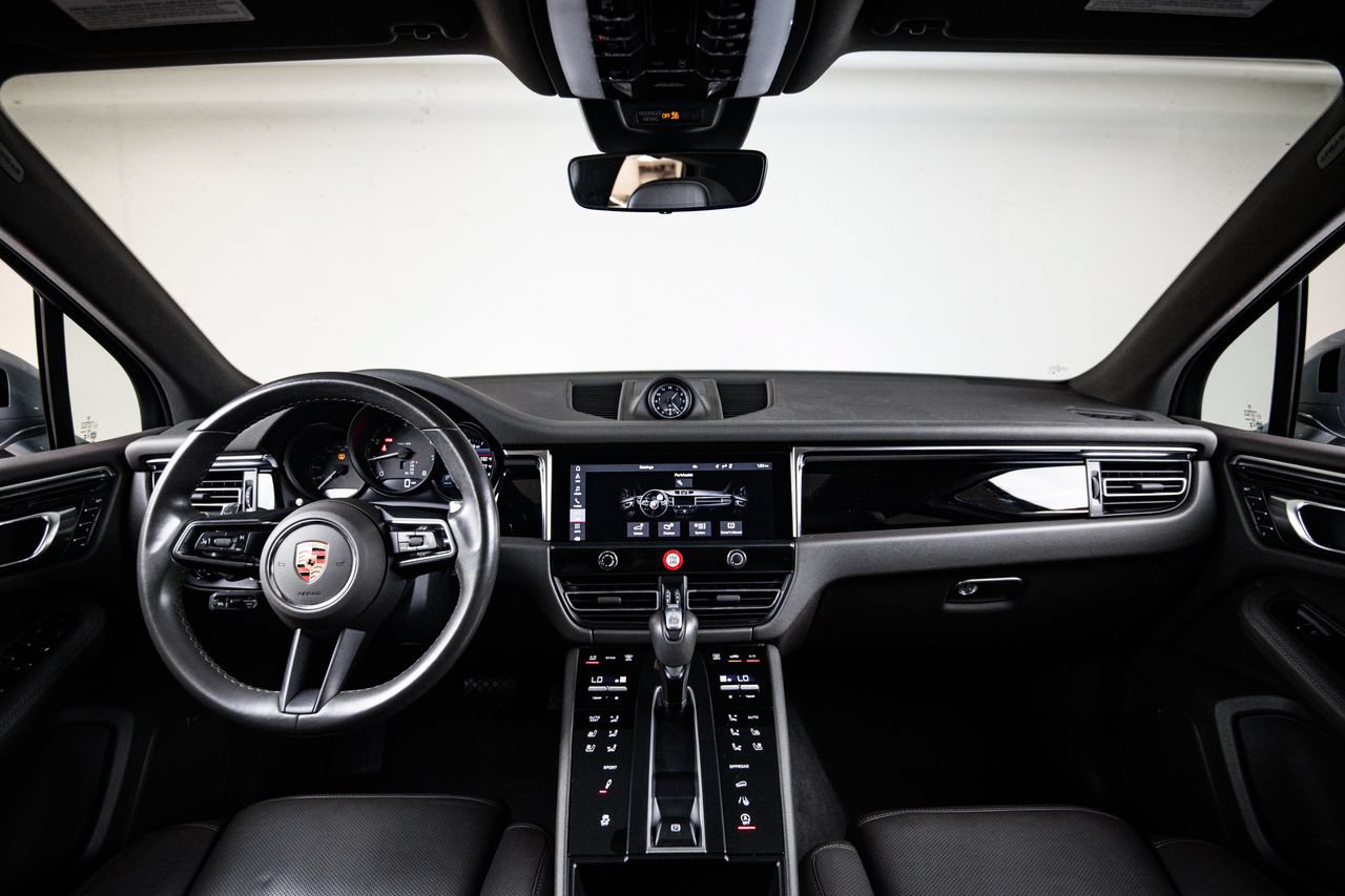Certified 2024 Porsche Macan AWD/4WD image 25
