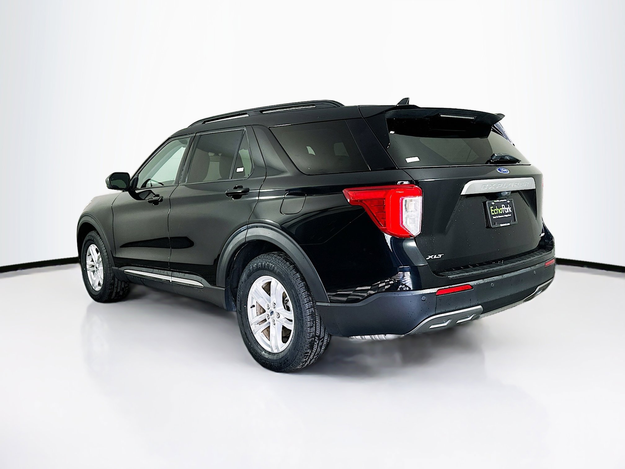 Used 2023 Ford Explorer XLT w/ Equipment Group 202A image 5