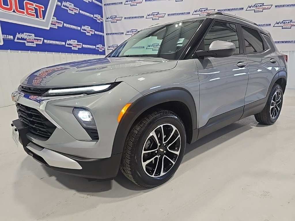 Used 2025 Chevrolet TrailBlazer LT image 3