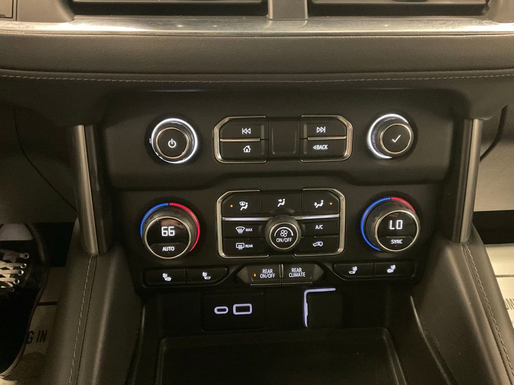 Used 2024 Chevrolet Suburban LT image 21