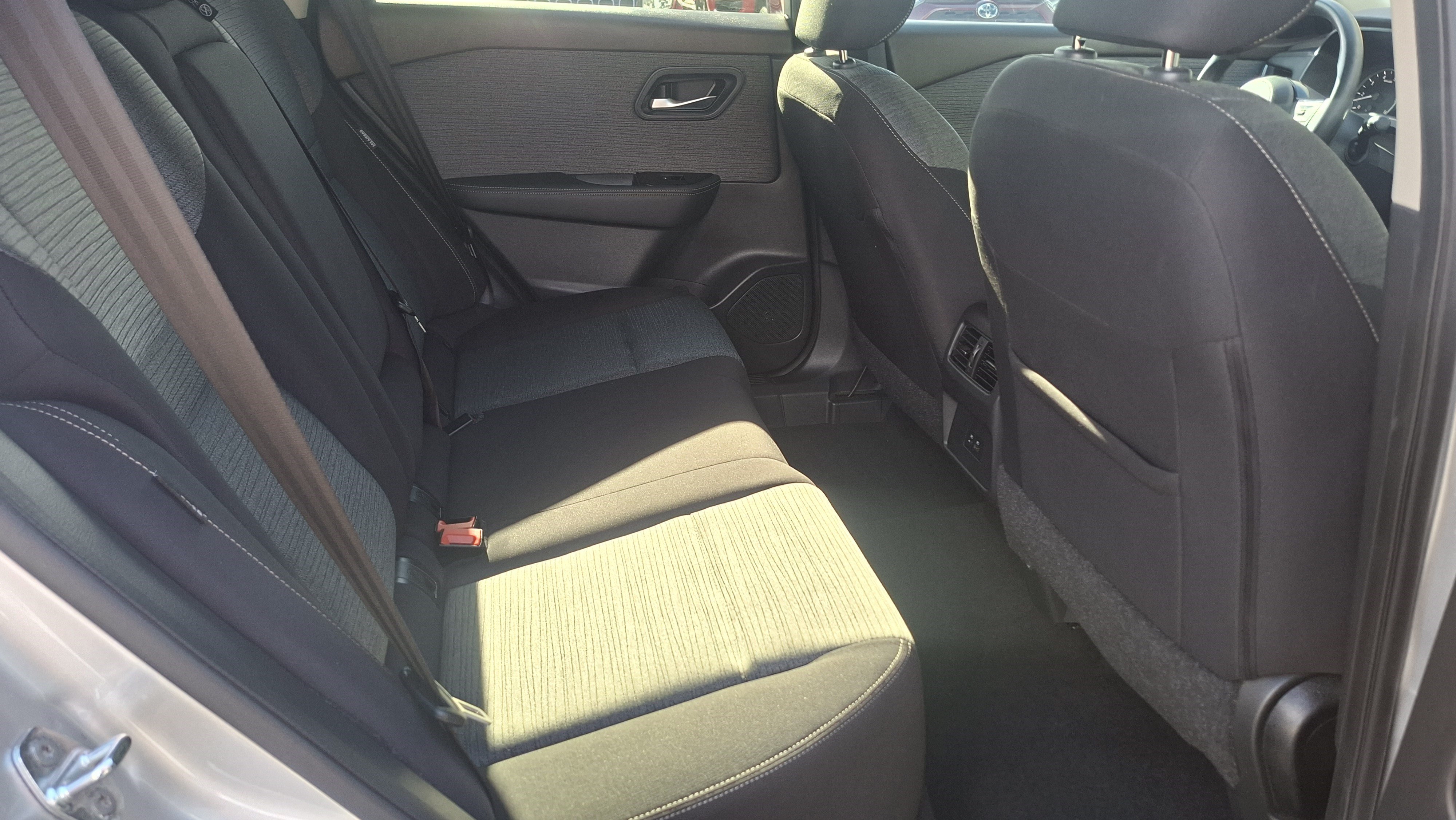 Used 2023 Nissan Rogue SV FWD image 22