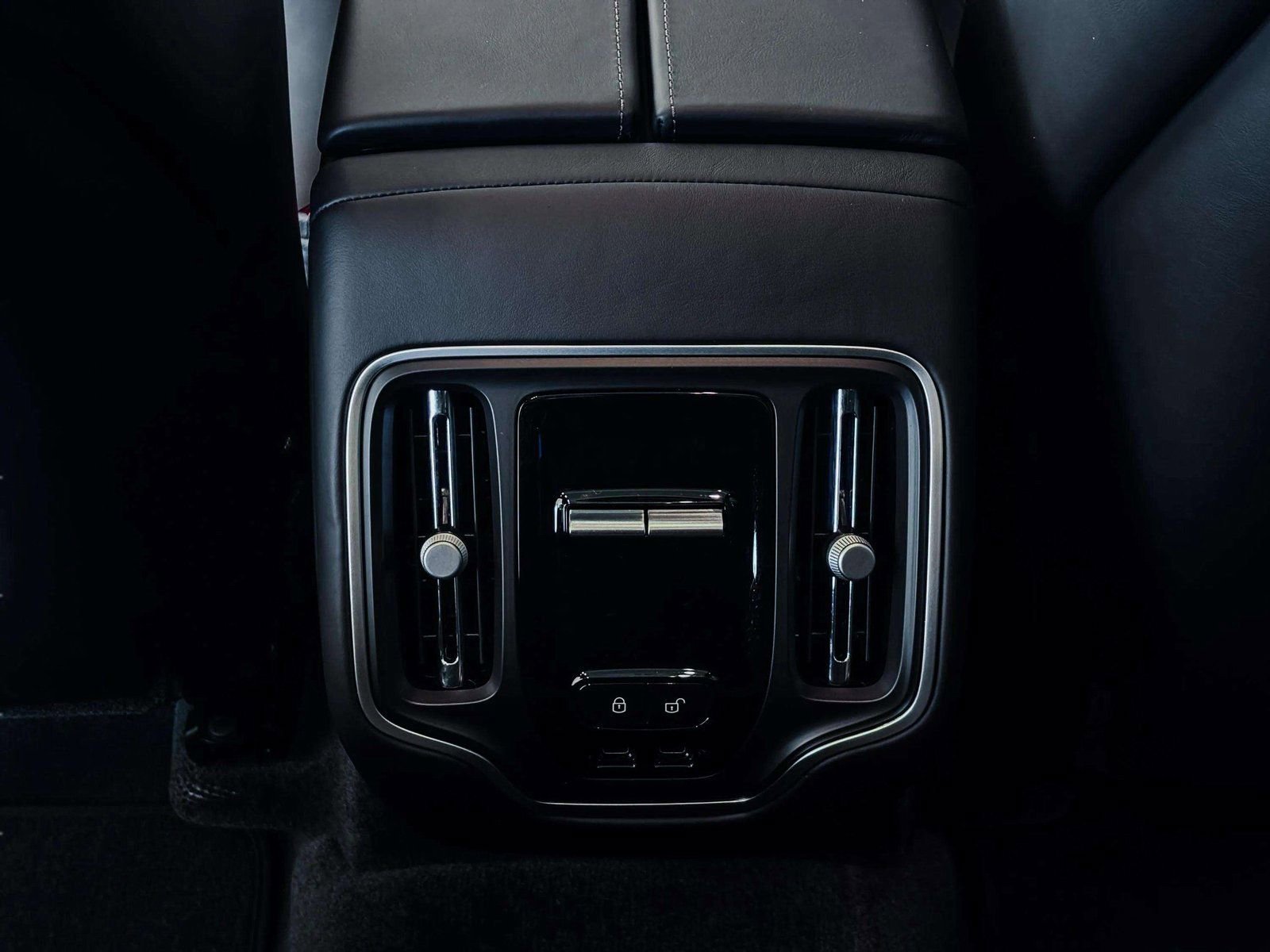 New 2026 Aston Martin DBX S image 39