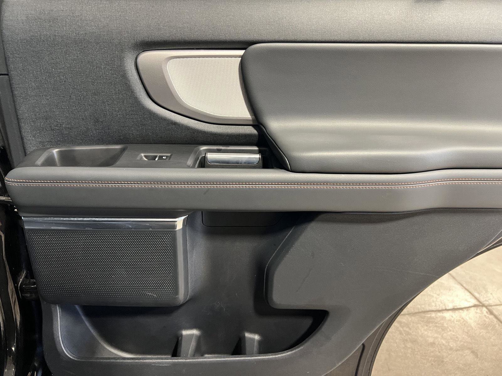 Used 2025 Ford Expedition Active image 22