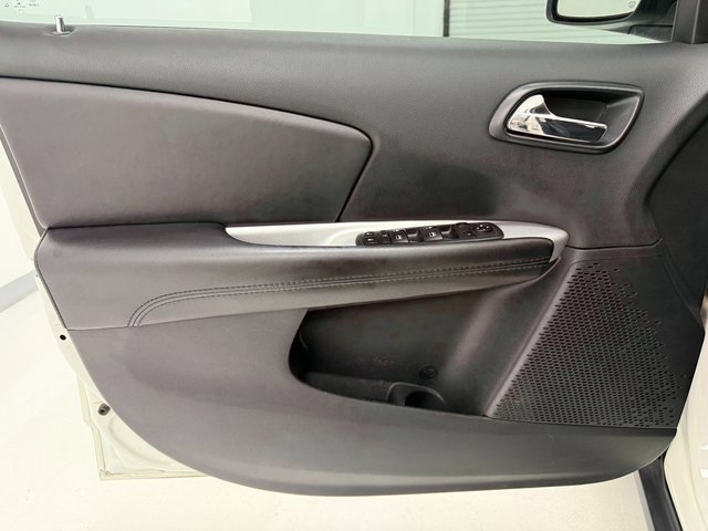 Used 2019 Dodge Journey SE image 28