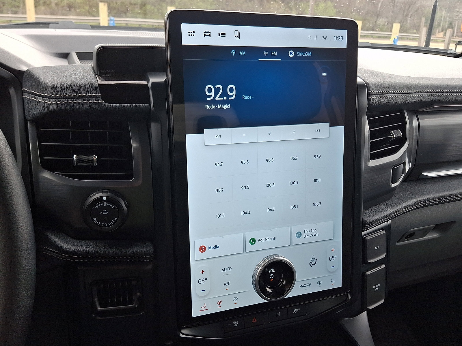 Used 2025 Ford F150 Lightning Flash image 18