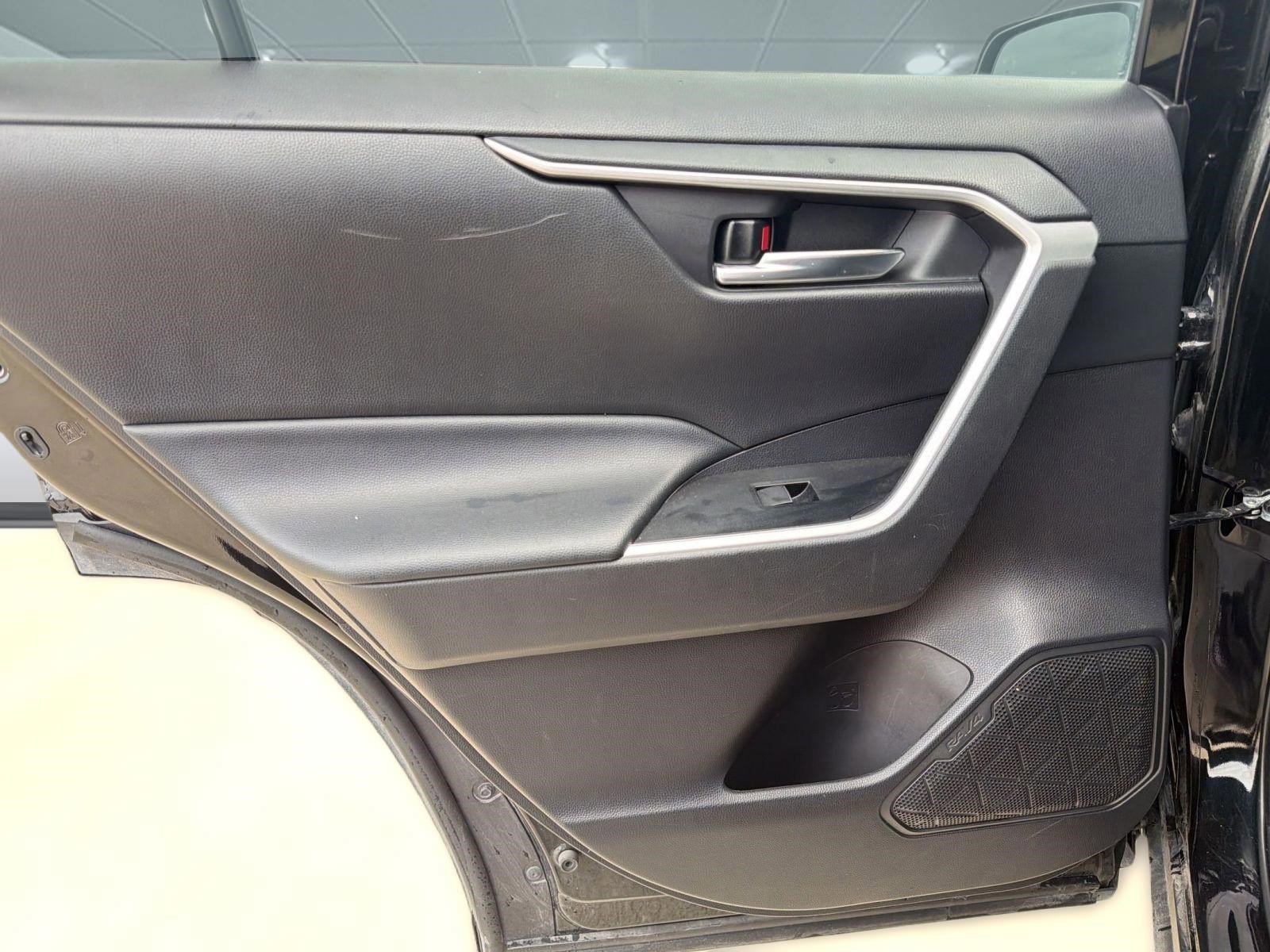 Used 2020 Toyota RAV4 XLE Premium image 26