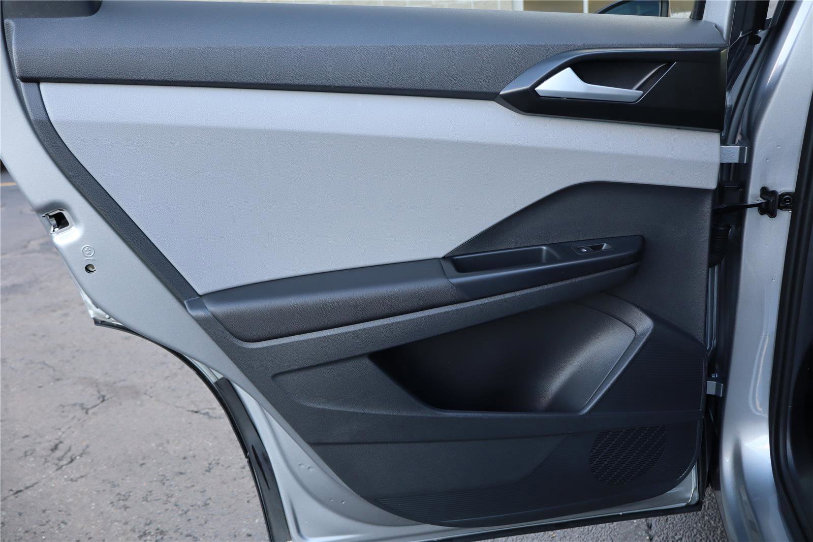 Certified 2023 Volkswagen Taos SE w/ Panoramic Sunroof Package image 25