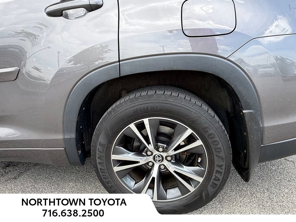 Used 2018 Toyota Highlander Plus AWD/4WD image 20