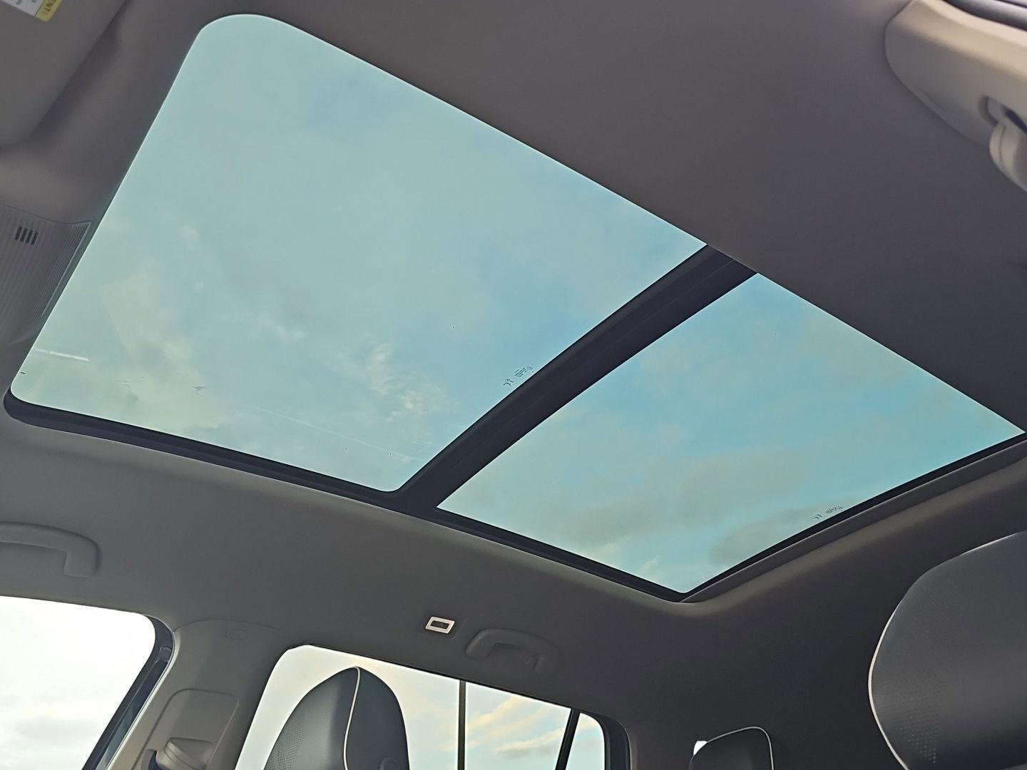 Used 2025 Volkswagen Atlas SEL Premium R-Line image 14