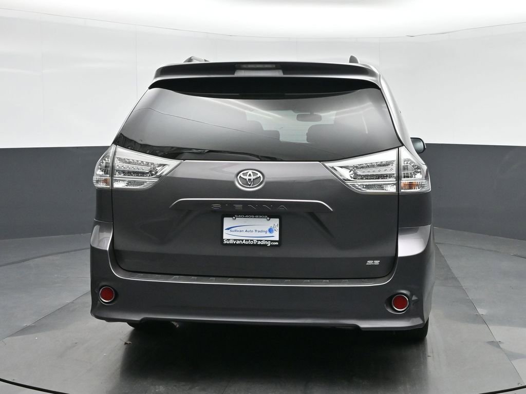 Used 2017 Toyota Sienna SE w/ SE Preferred Package image 6