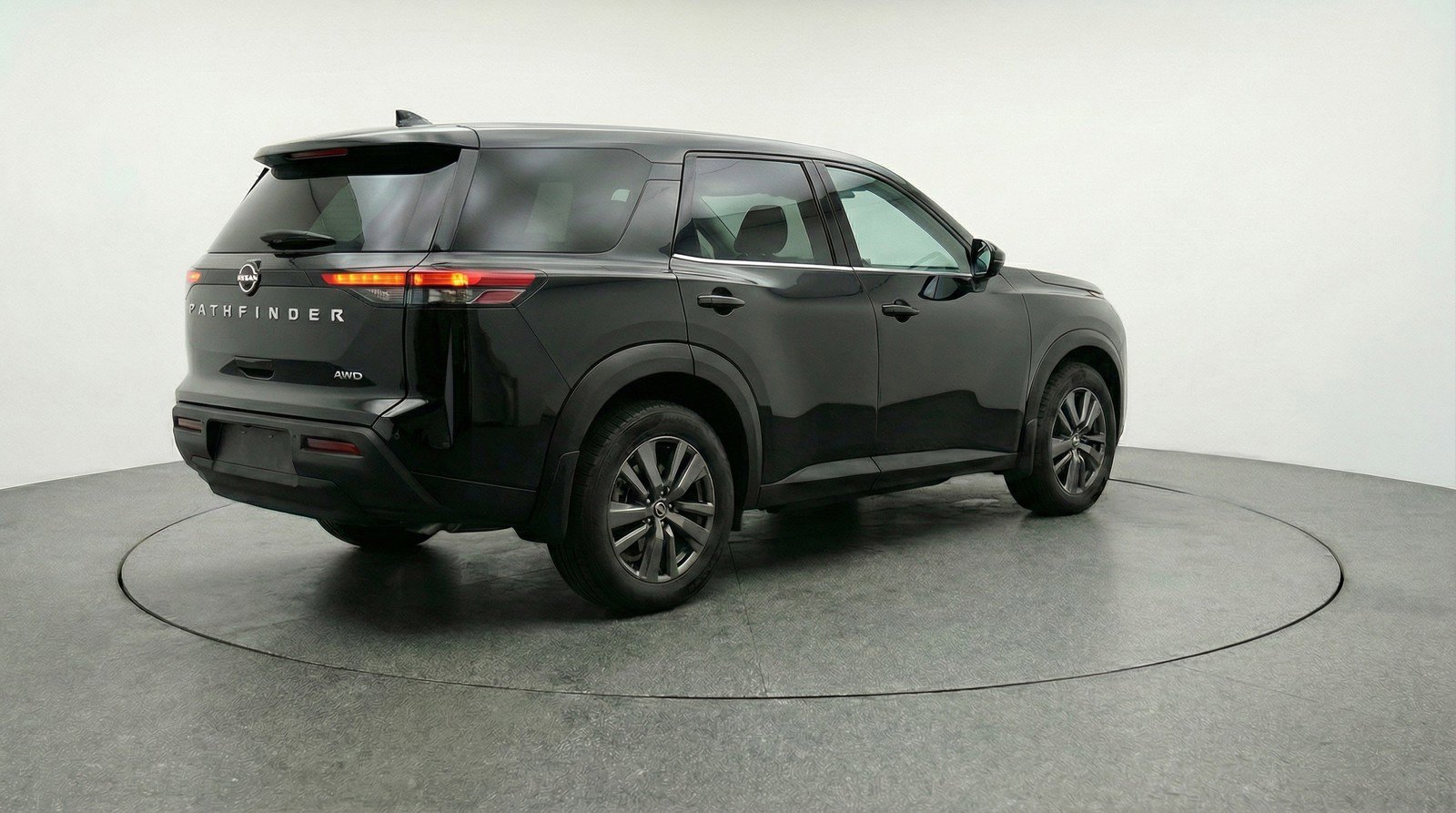 Used 2025 Nissan Pathfinder SV FWD image 9