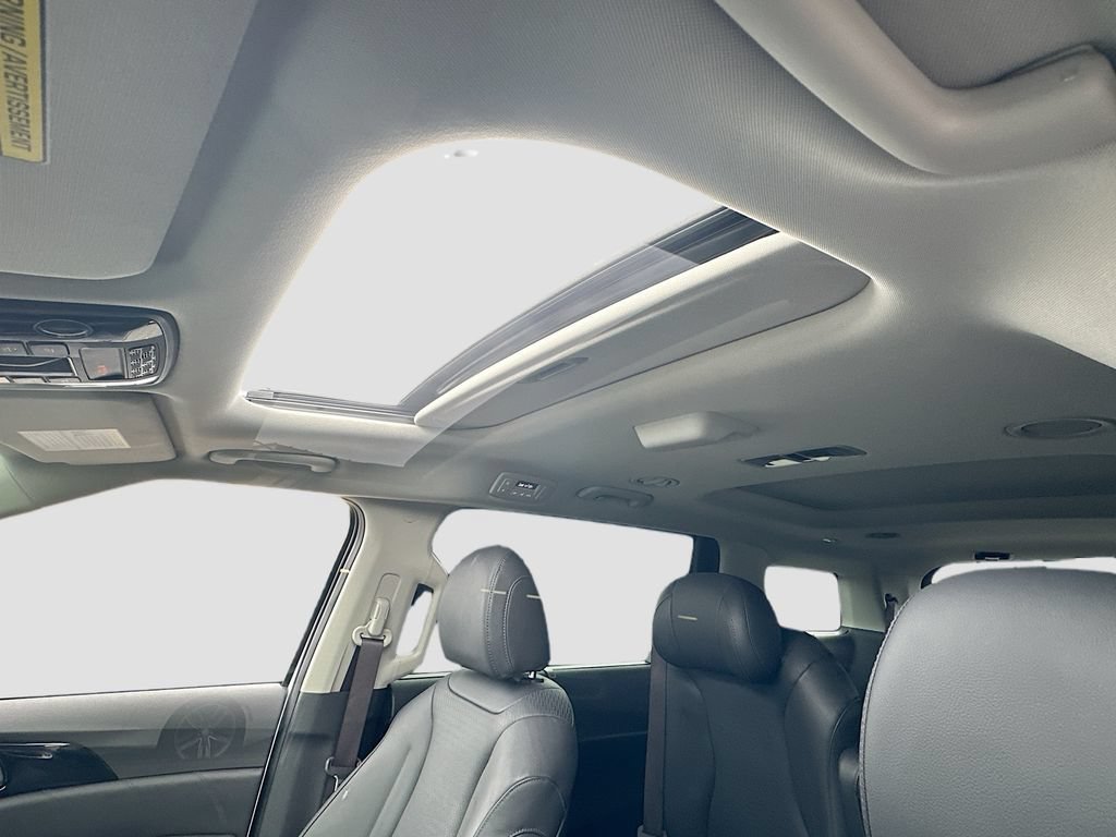 Certified 2025 Kia Carnival SX Prestige FWD image 23
