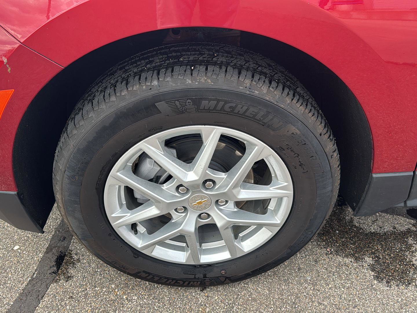 Used 2023 Chevrolet Equinox LT FWD image 9