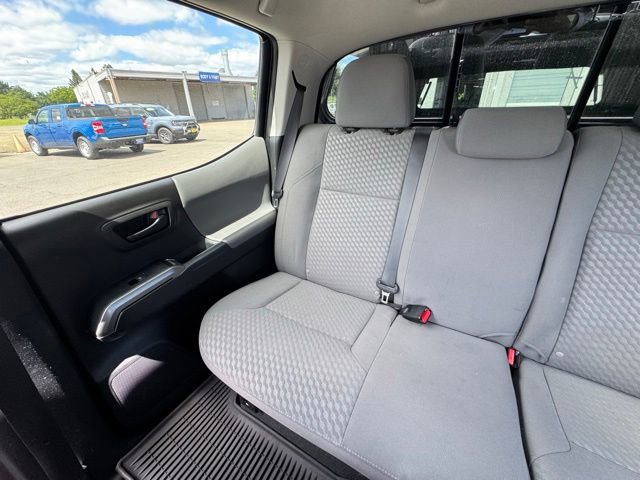 Used 2022 Toyota Tacoma SR5 AWD/4WD image 31